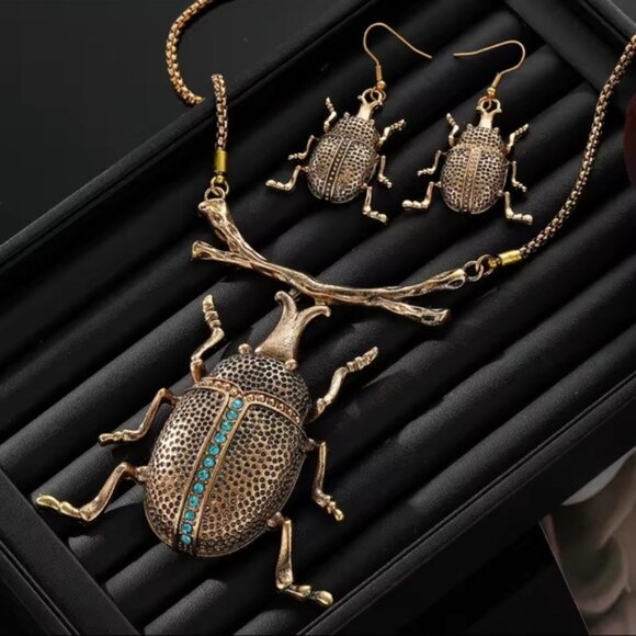 Vintage Beetle Jewelry Set – Necklace & Matching Earrings - Picture 7 of 9